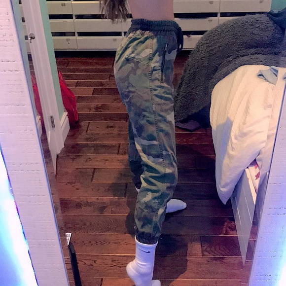 Aritzia/Tna Pants - Picture 2 of 4